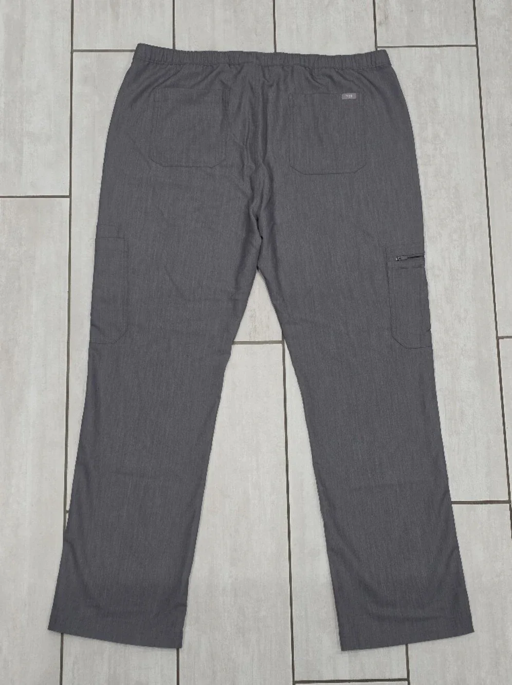 NWOT FIGS Men’s Cairo Cargo Scrub Pants Graphite Gray XXL Technical Collection